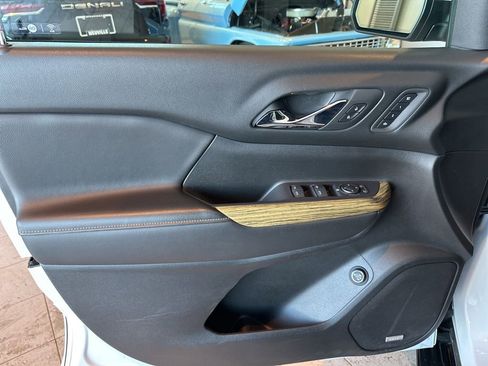 Used 2018 GMC Acadia Denali w/ Technology Package image 17