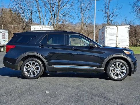 Used 2023 Ford Explorer XLT w/ Equipment Group 202A AWD/4WD image 10
