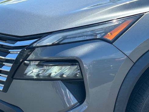 Used 2024 Nissan Rogue S AWD/4WD image 12