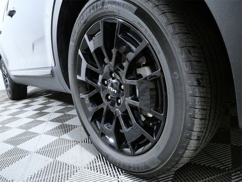 Used 2022 Kia Telluride EX w/ EX Premium Package image 2