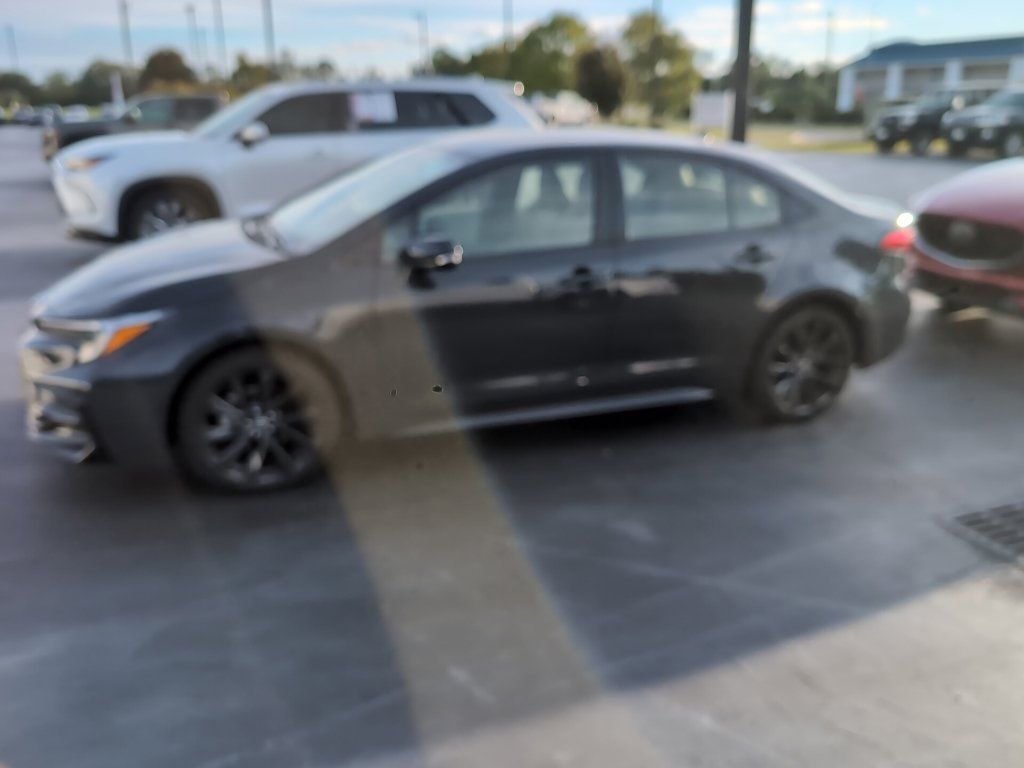 Used 2026 Toyota Corolla SE FWD image 2