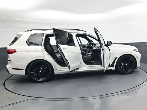 Used 2021 BMW X7 xDrive40i w/ M Sport Package image 42