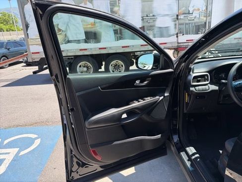 Used 2016 Kia Sorento AWD image 11