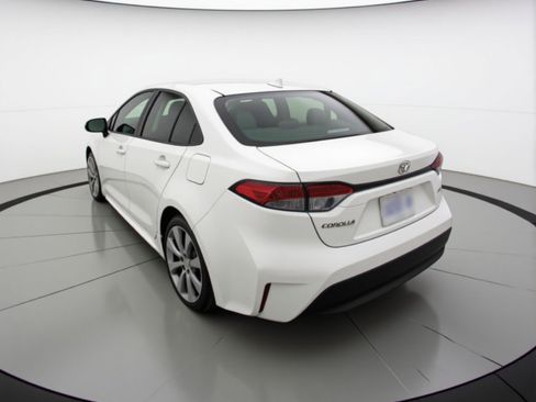 Used 2025 Toyota Corolla LE image 6