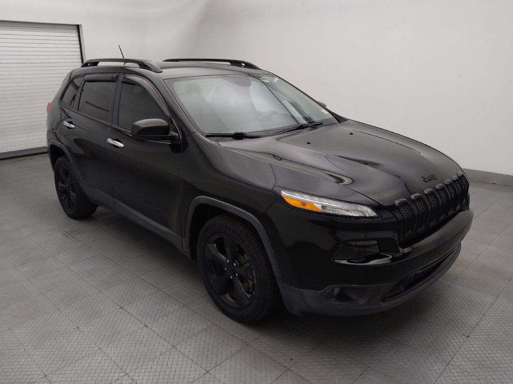 Used 2018 Jeep Cherokee Latitude w/ Altitude Package FWD image 11