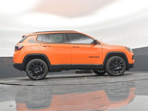 New 2026 Jeep Compass Latitude w/ Mopar Graphics Package image 44