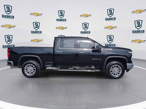 Used 2025 Chevrolet Silverado 2500 LTZ w/ LTZ Premium Package AWD/4WD image 9