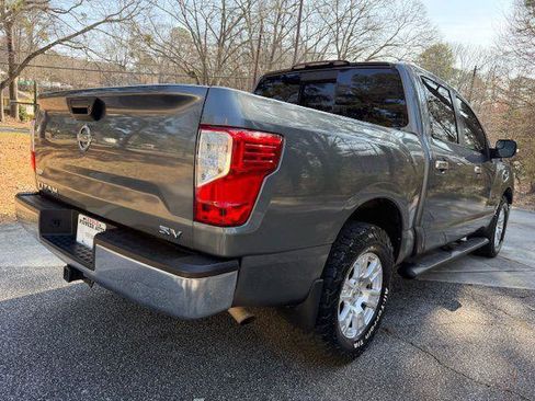 Used 2017 Nissan Titan SV image 21