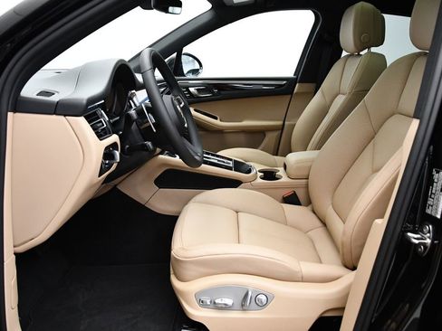 Used 2025 Porsche Macan image 35