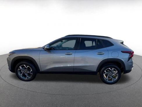 Used 2025 Chevrolet Trax LT image 9