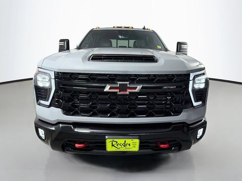 Used 2024 Chevrolet Silverado 2500 ZR2 w/ Technology Package AWD/4WD image 2