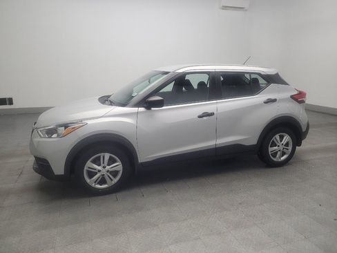 Used 2020 Nissan Kicks S FWD image 2