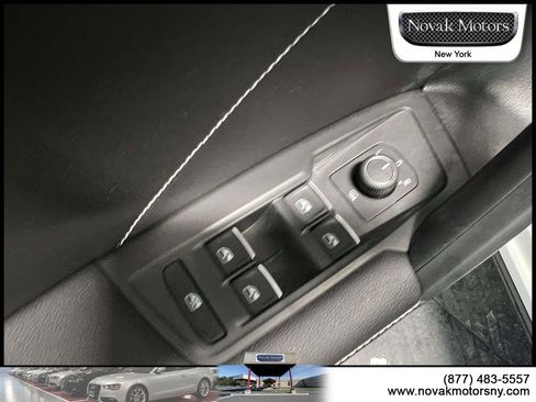 Used 2023 Volkswagen Tiguan SE R-Line image 17