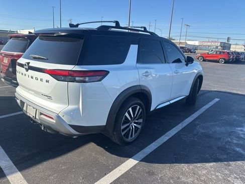 Used 2025 Nissan Pathfinder Platinum image 5