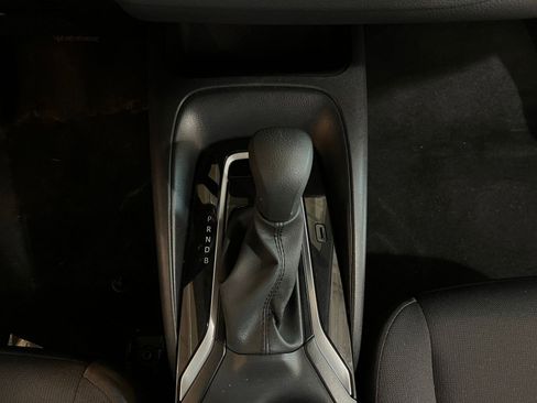 Used 2025 Toyota Corolla LE image 40