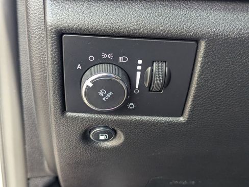 Used 2019 Jeep Grand Cherokee Laredo w/ Laredo X Package RWD image 23