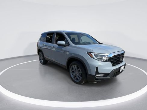 Used 2023 Honda Passport EX-L image 2