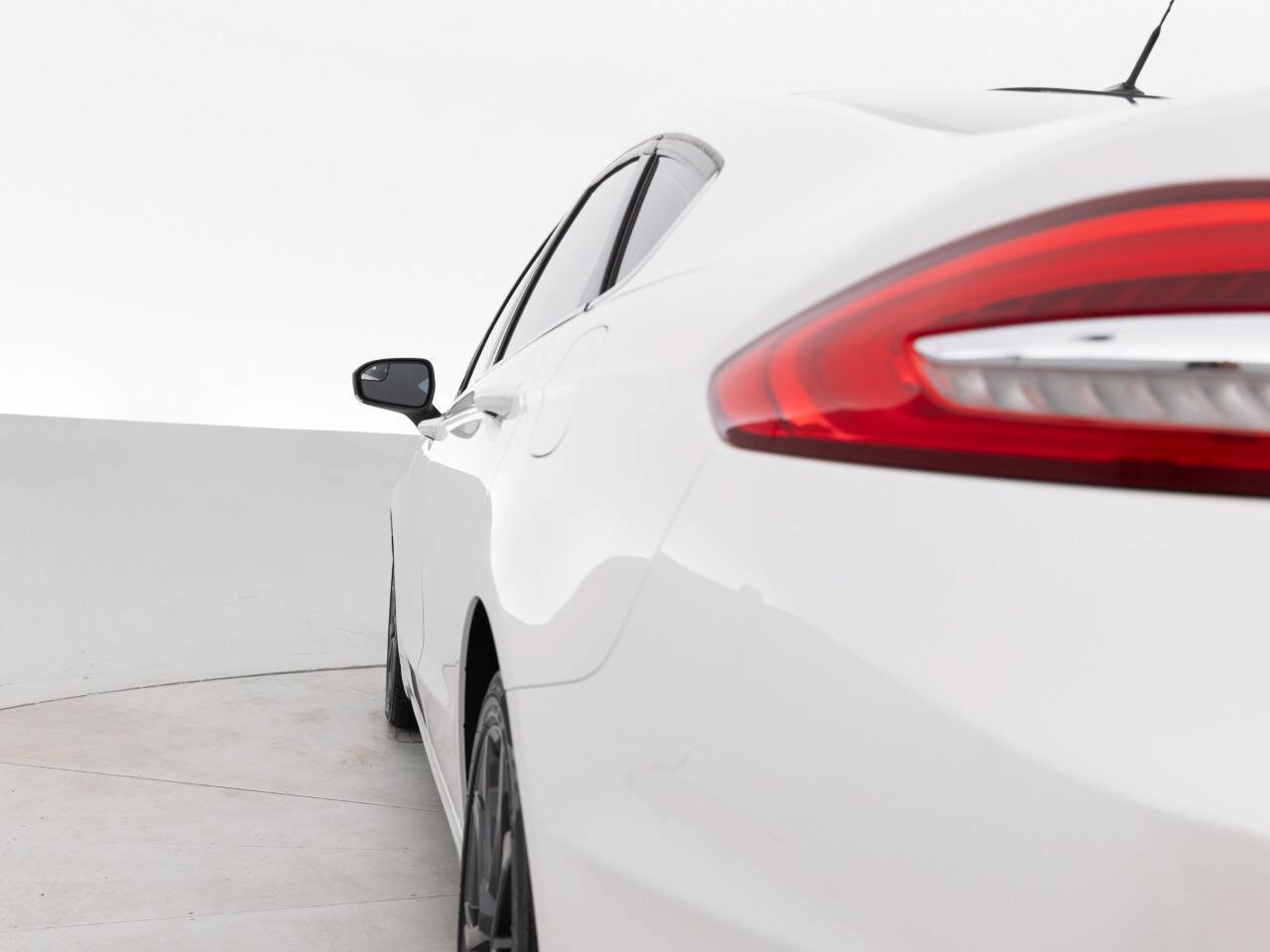 Used 2018 Ford Fusion SE w/ Equipment Group 201A FWD image 13