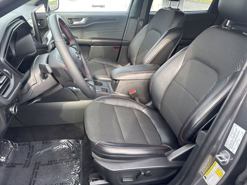 Used 2024 Ford Escape ST-Line w/ Tech Pack #1 AWD/4WD image 3