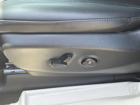 Used 2024 Chrysler Pacifica Touring-L FWD image 22
