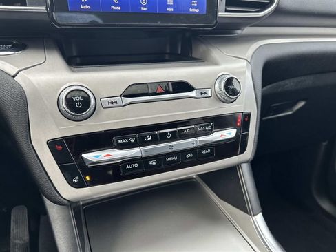 Certified 2022 Ford Explorer XLT w/ Equipment Group 202A image 31