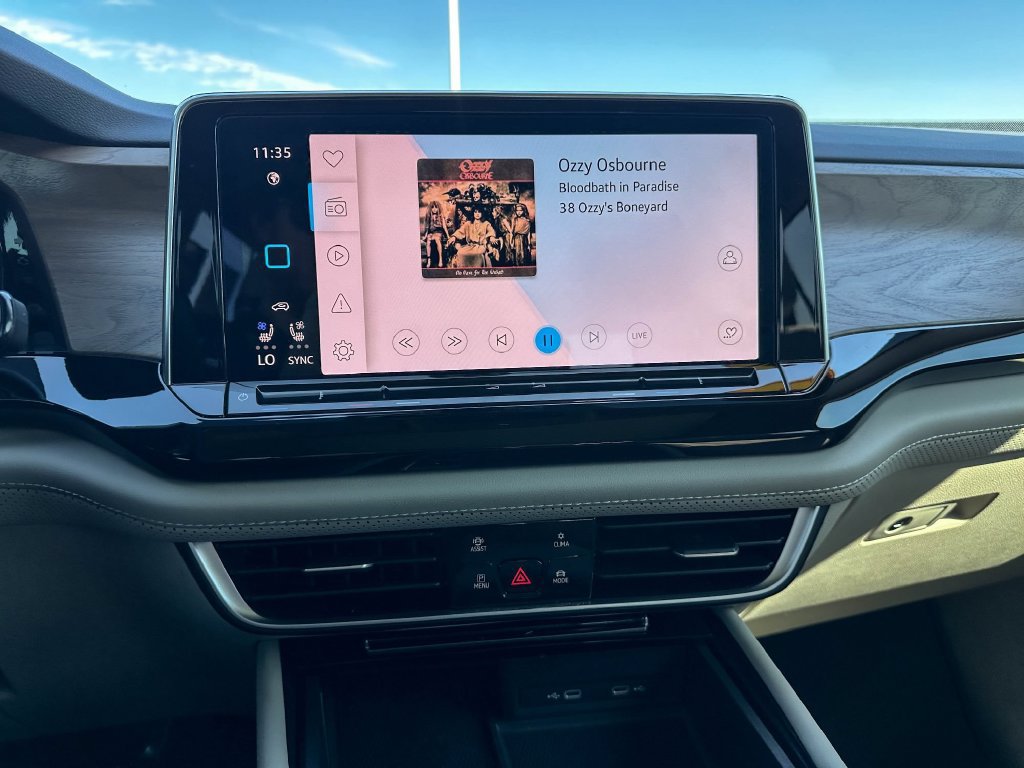 Used 2024 Volkswagen Atlas SE w/ Panoramic Sunroof Package FWD image 35