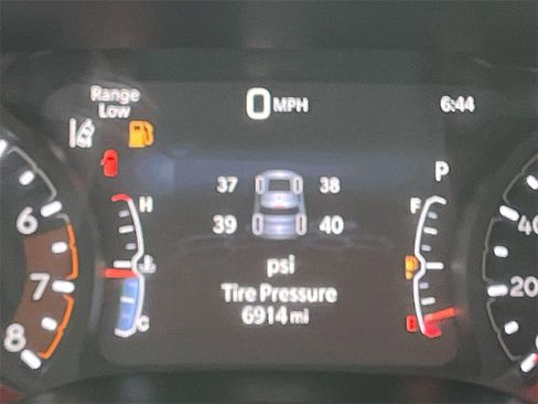 Used 2025 Jeep Compass Latitude image 12