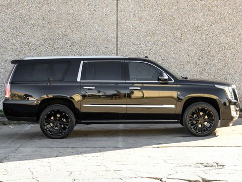Used 2019 Cadillac Escalade ESV Premium Luxury image 8