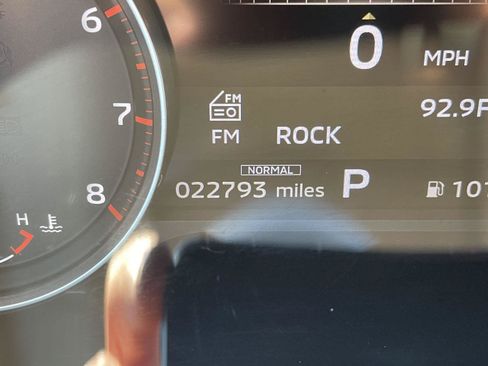 Used 2025 Mitsubishi Outlander SE FWD image 3