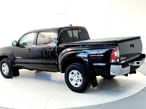 Certified 2015 Toyota Tacoma 4x4 Double Cab image 4