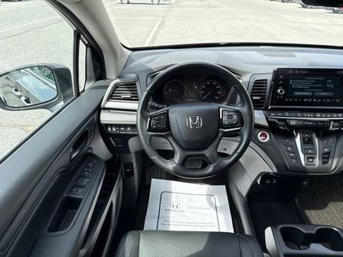 Used 2025 Honda Odyssey EX-L image 16