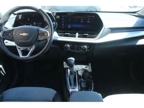 Used 2024 Chevrolet Trax LT w/ Driver Confidence Package image 12