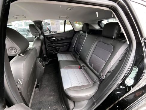 Used 2025 Chevrolet Trax LT w/ LT Convenience Package image 15