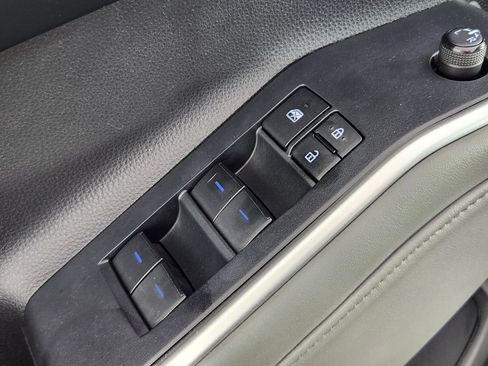 Used 2022 Toyota Highlander LE AWD/4WD image 18