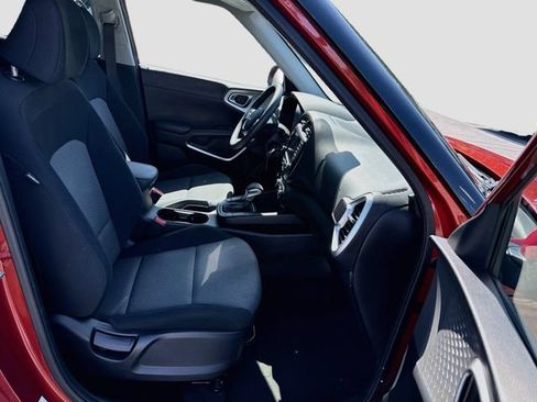 Used 2023 Kia Soul LX w/ Option Group 015 FWD image 34