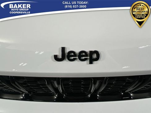 Used 2024 Jeep Grand Cherokee Limited w/ Black Appearance Package image 32