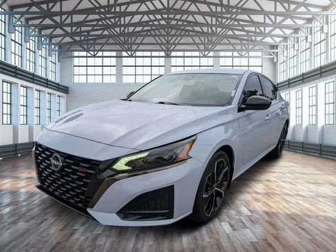 Used 2023 Nissan Altima 2.5 SR FWD image 8