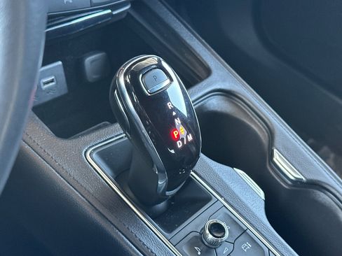 Used 2024 Cadillac XT4 Premium Luxury image 35