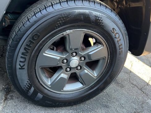 Used 2011 Jeep Liberty Renegade w/ Navigation Convenience Group image 32