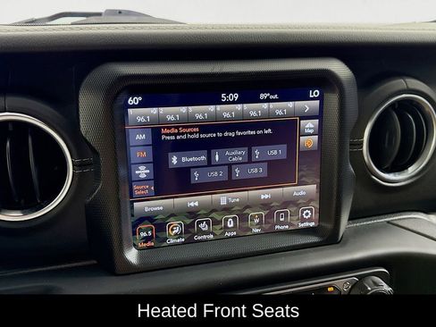 Used 2020 Jeep Wrangler Unlimited Sahara image 34