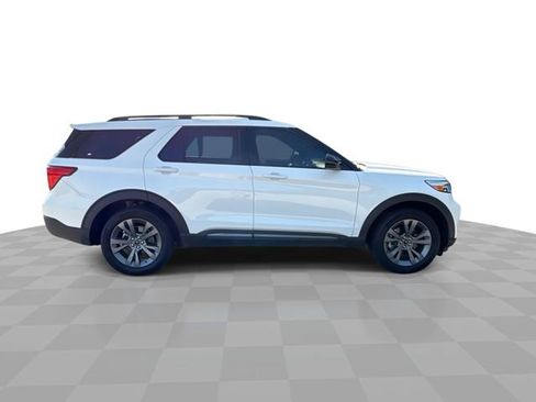 Used 2022 Ford Explorer XLT w/ Equipment Group 202A image 10
