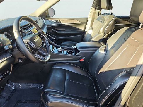 Used 2022 Jeep Grand Cherokee Overland w/ Luxury Tech Group IV image 36