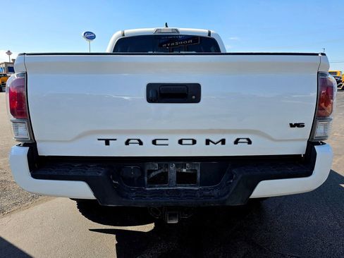 Used 2020 Toyota Tacoma TRD Sport AWD/4WD image 5