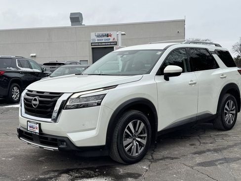 Used 2022 Nissan Pathfinder SL image 32