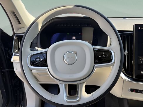 New 2026 Volvo XC90 B5 Ultra w/ Protection Package Premier AWD/4WD image 16