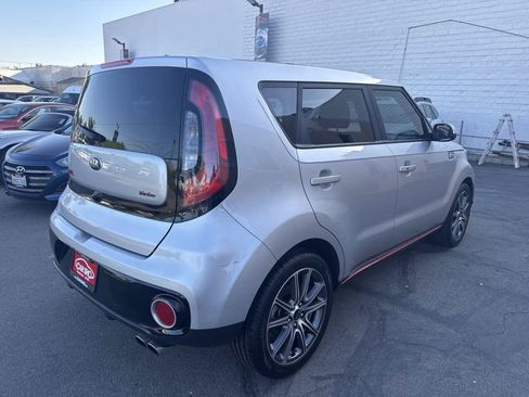 Used 2019 Kia Soul ! FWD image 8