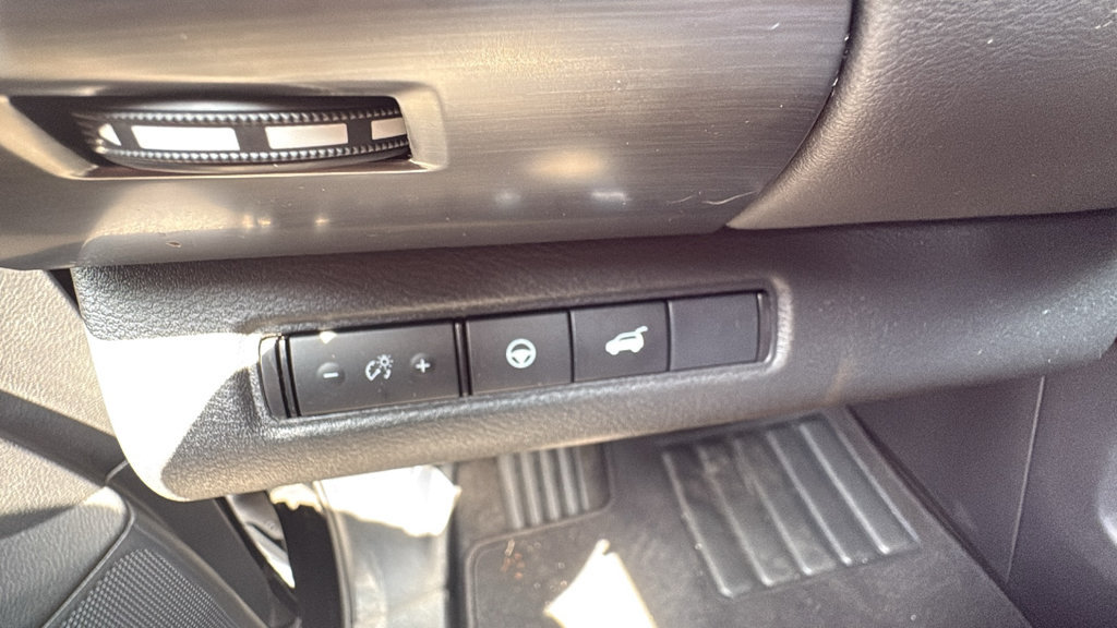 Used 2025 Nissan Pathfinder SL AWD/4WD image 30
