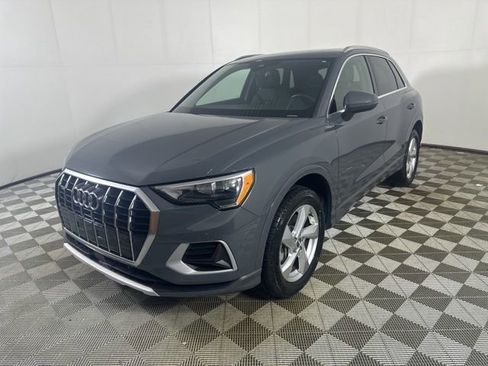 Used 2020 Audi Q3 2.0T Premium w/ Convenience Package AWD/4WD image 2