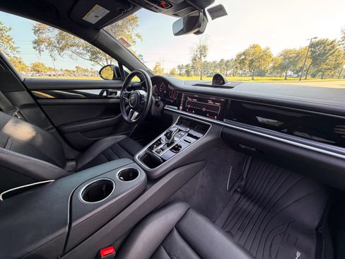 Used 2019 Porsche Panamera RWD image 18