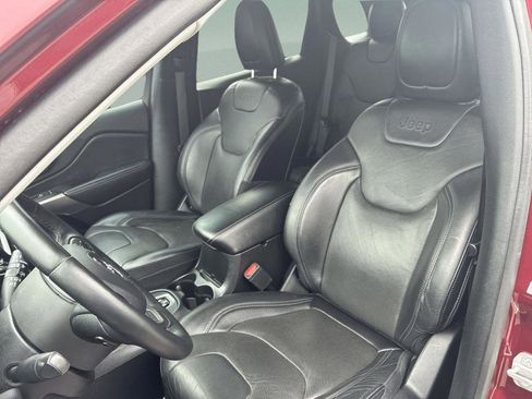 Used 2019 Jeep Cherokee Limited w/ Luxury Group FWD image 32
